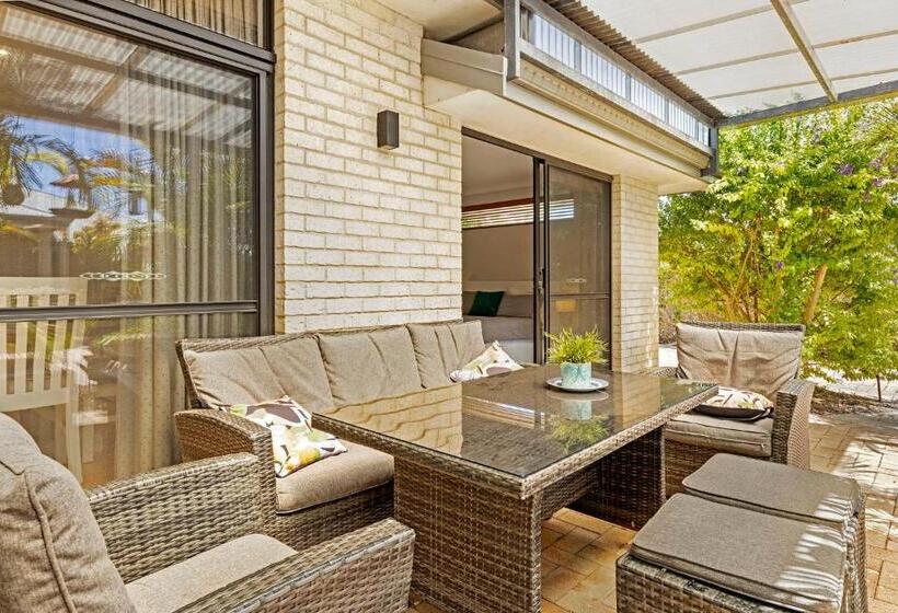 غرفة ديلوكس سرير كينج, Baudins Of Busselton Bed And Breakfast   Adults Only