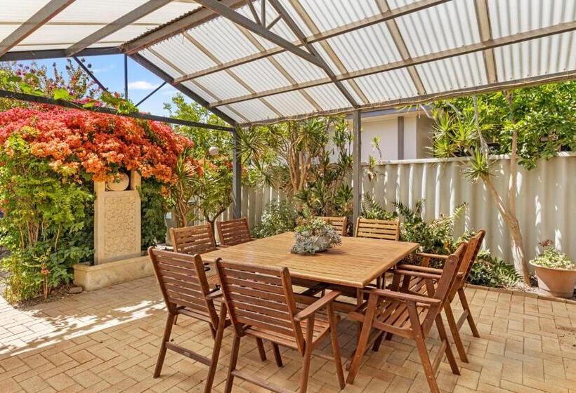 غرفة ديلوكس سرير كينج, Baudins Of Busselton Bed And Breakfast   Adults Only