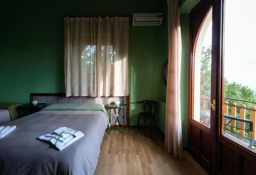 Classic room with balcony, Domus Verdiana