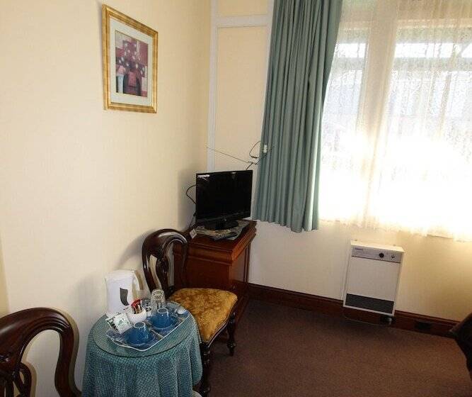 Номер Стандарт, Orana House