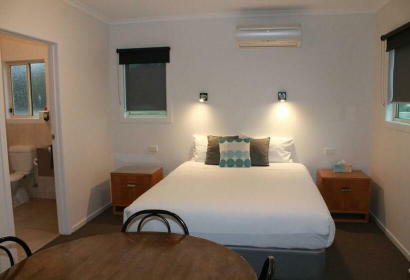 חדר משפחתי, Chalambar Motel