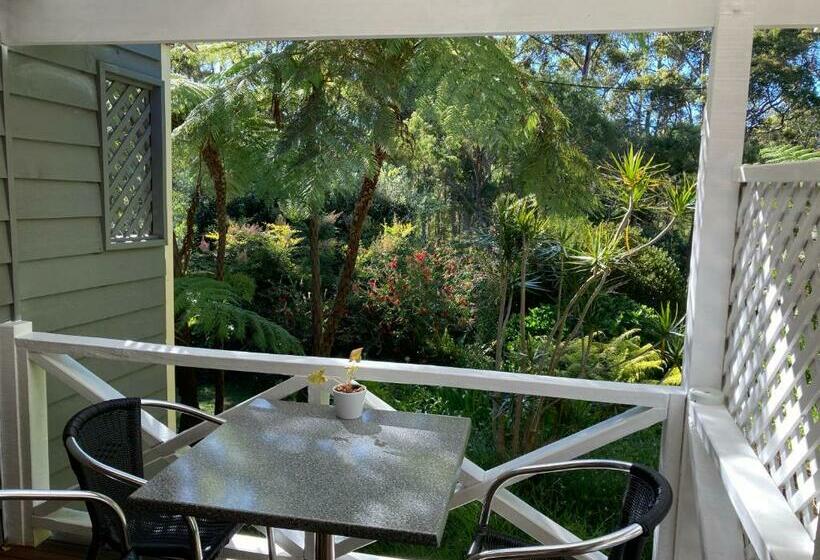 家庭间, Edge Of The Forest Motel