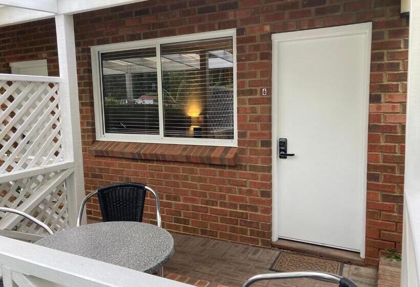 高级大房间, Edge Of The Forest Motel