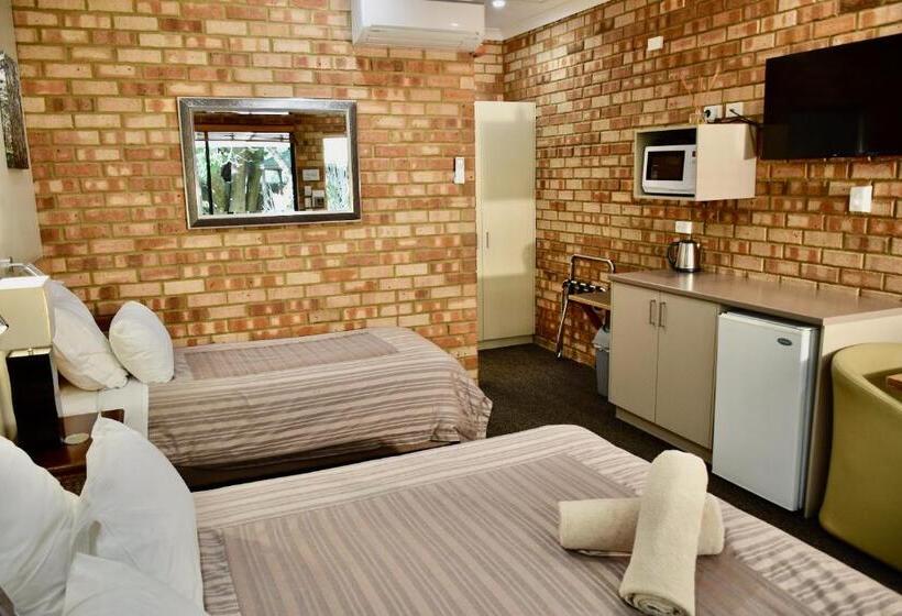 高级大房间, Edge Of The Forest Motel