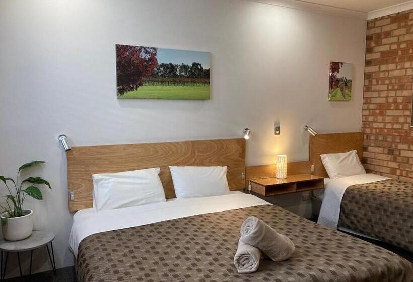 高级大房间, Edge Of The Forest Motel