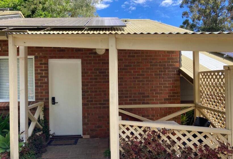 带大床的标准间, Edge Of The Forest Motel