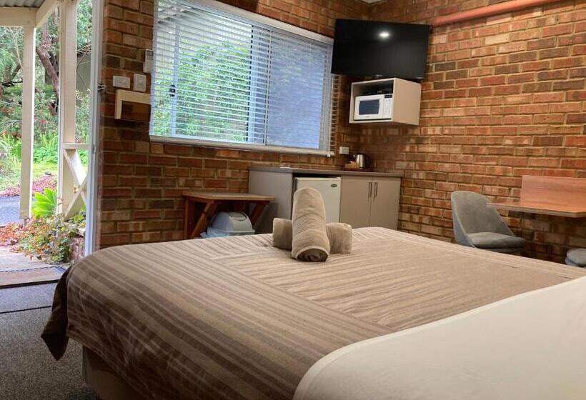 带大床的标准间, Edge Of The Forest Motel