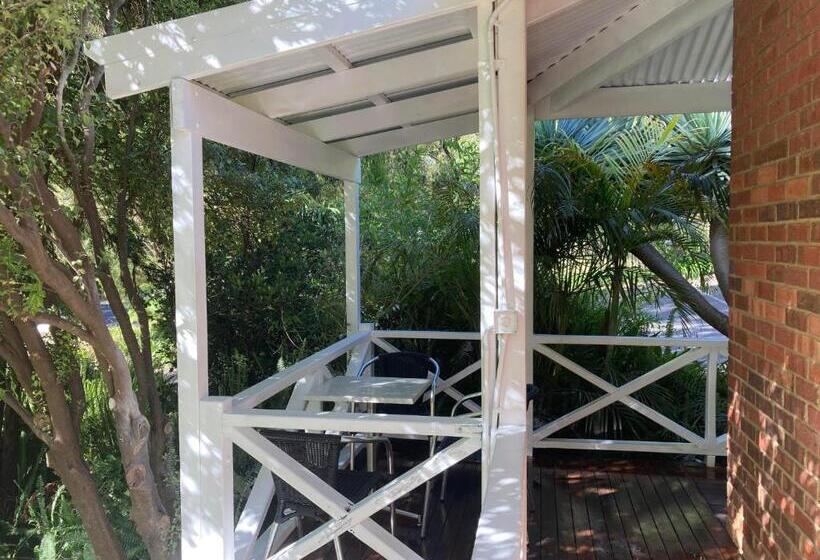 标准间, Edge Of The Forest Motel