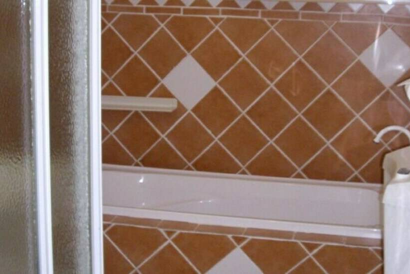 غرفة عائلية, Estelle Kramer Motel