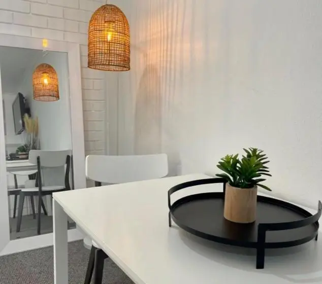 デラックスルーム, Estelle Kramer Motel