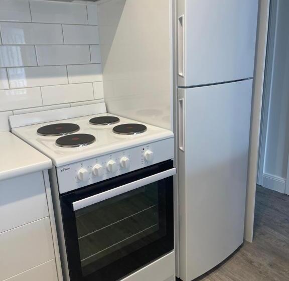 آپارتمان 3 خوابه, Estelle Kramer Motel