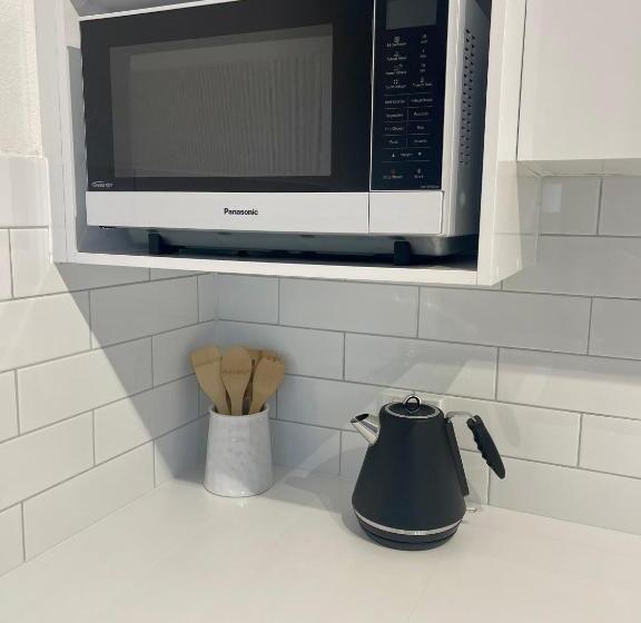 آپارتمان 3 خوابه, Estelle Kramer Motel