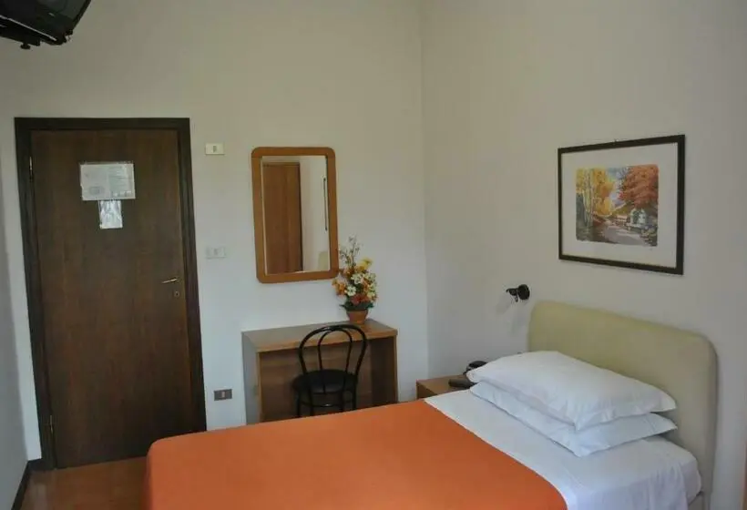 Basic Yhden Hengen Huone, Albergo Da Mario