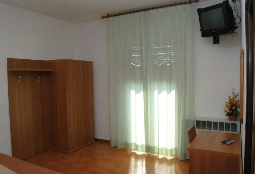 Standard Yhden Hengen Huone, Albergo Da Mario