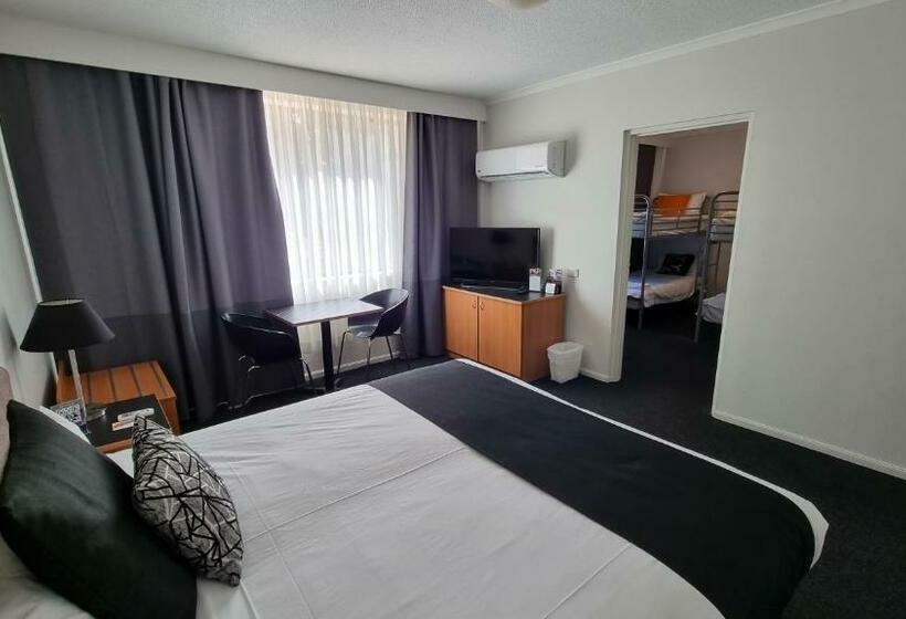 غرفة عائلية, Alpha Hotel Canberra