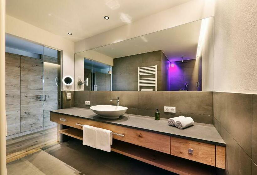 家庭山景房, Avelina