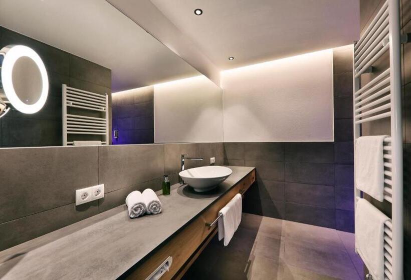Superior suite mountain view, Avelina
