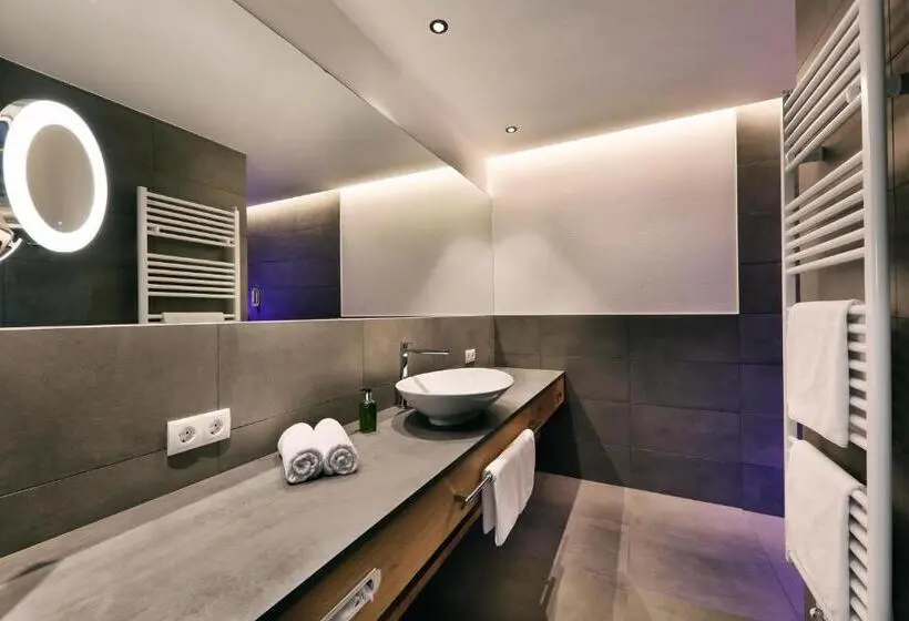 Superior suite mountain view, Avelina