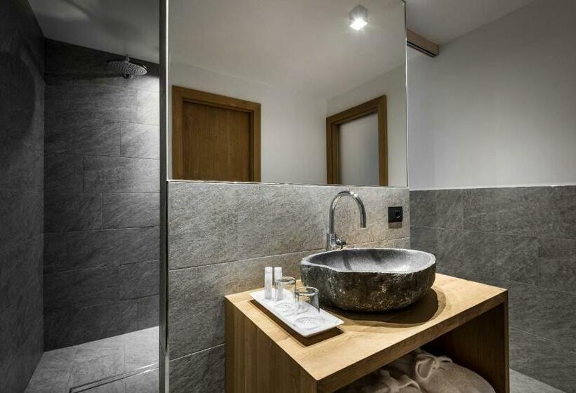 סוויטה, Des Alpes