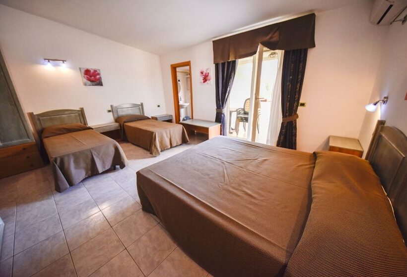 Четырехместный Номер Стандарт, La Villa