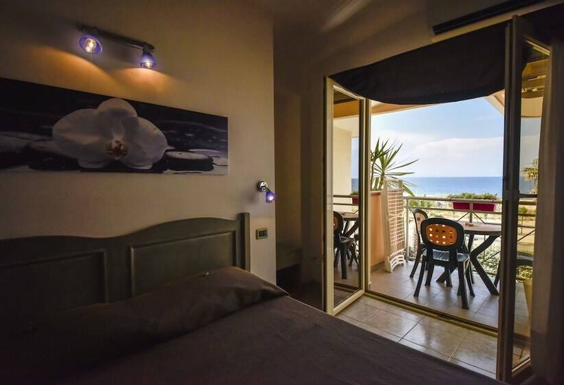 Triple Room Sea View, La Villa