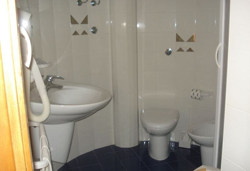 베이직 3인 룸, La Villa