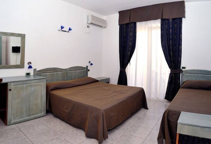 베이직 3인 룸, La Villa