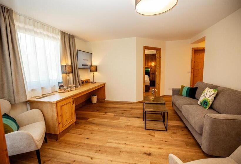 מיטת קינג בסוויטה, Moseralm Dolomiti Spa Resort