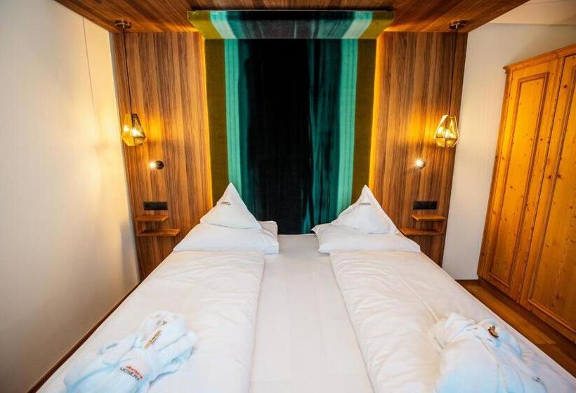 מיטת קינג בסוויטה, Moseralm Dolomiti Spa Resort