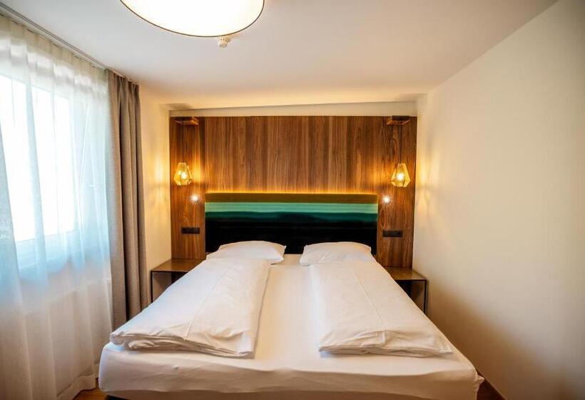 מיטת קינג בסוויטה, Moseralm Dolomiti Spa Resort