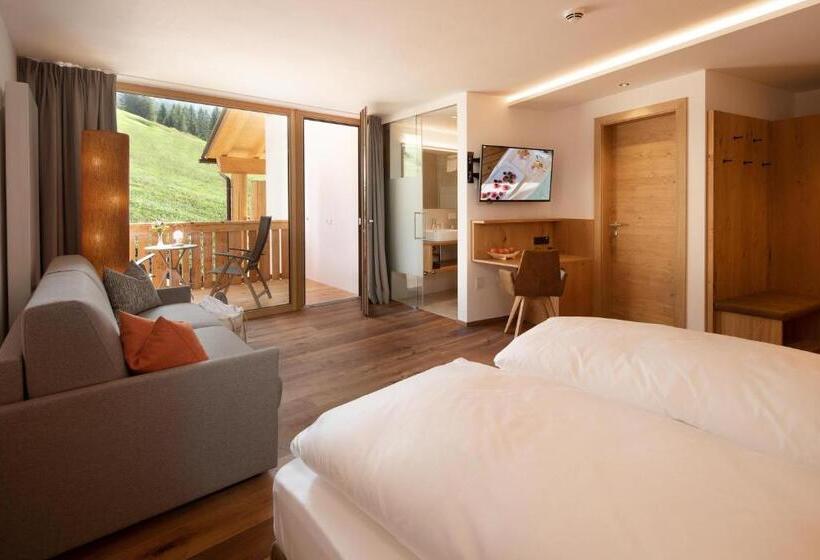 סוויטת ג'וניור, Moseralm Dolomiti Spa Resort