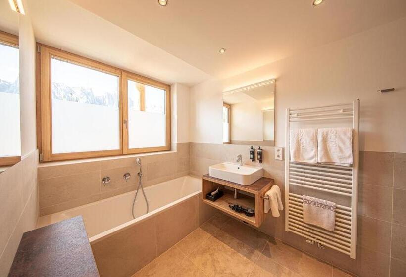 סוויטה עם ג'קוזי, Moseralm Dolomiti Spa Resort