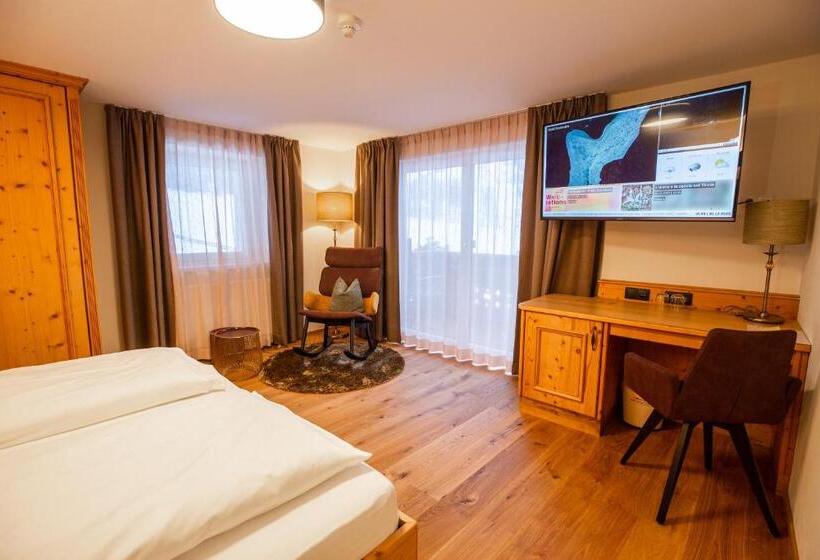 סוויטת ג'וניור נוף הרים, Moseralm Dolomiti Spa Resort