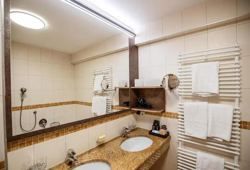 Sviitti Puutarhanäkymä, Moseralm Dolomiti Spa Resort