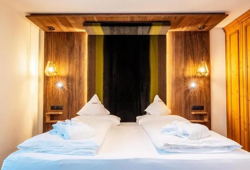 Sviitti Parveke, Moseralm Dolomiti Spa Resort