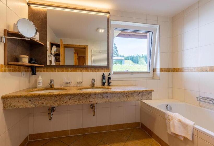 סוויטת ג'וניור נוף לגינה, Moseralm Dolomiti Spa Resort