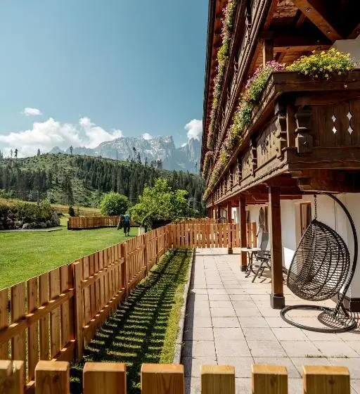 Juniorsviitti Puutarhanäkymä, Moseralm Dolomiti Spa Resort