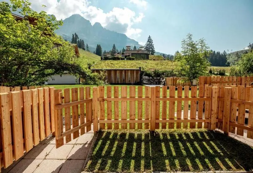 Juniorsviitti Puutarhanäkymä, Moseralm Dolomiti Spa Resort