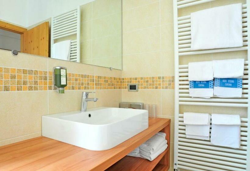 スタンダードトリプルルーム, Regina