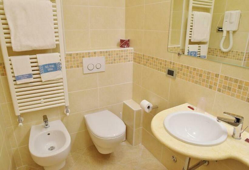 スタンダードトリプルルーム, Regina