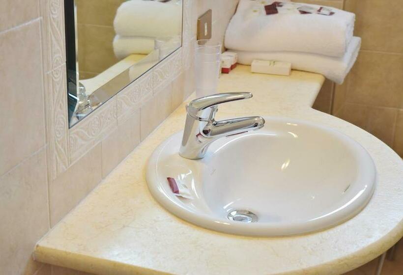 スタンダードトリプルルーム, Regina