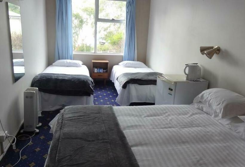 اتاق استاندارد سه نفره, The Wharf Hotel Wynyard