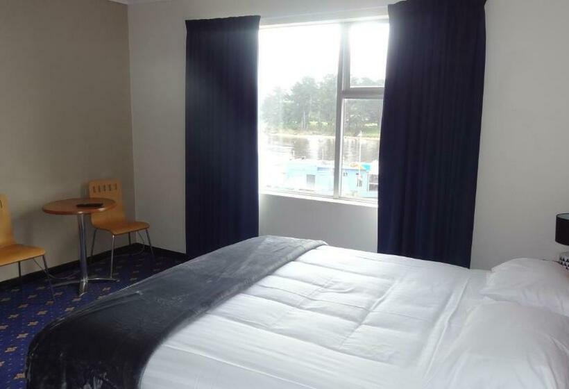 سوئیت با تخت بزرگ, The Wharf Hotel Wynyard