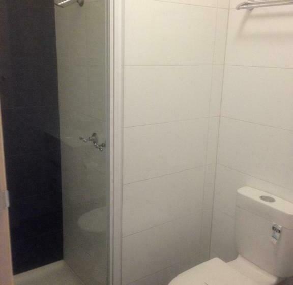 חדר סטנדרט לשלושה, The Wharf Hotel Wynyard