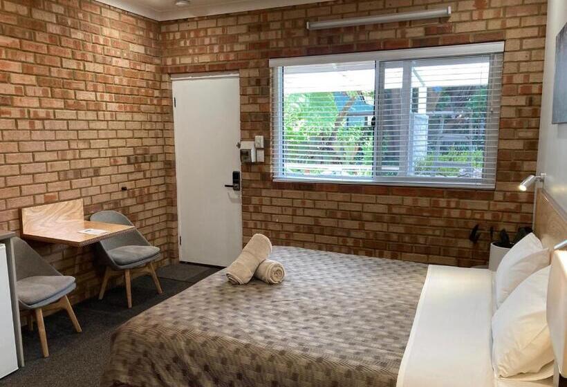 高级大房间, Edge Of The Forest Motel