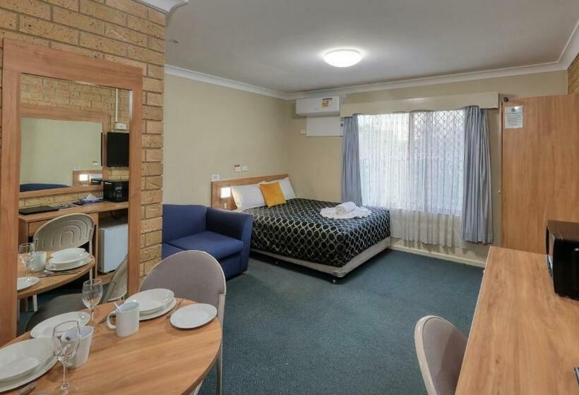 家庭间, Forest Lodge Motor Inn & Restaurant