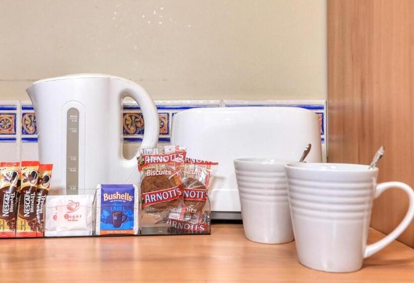 اتاق لوکس, Forest Lodge Motor Inn & Restaurant