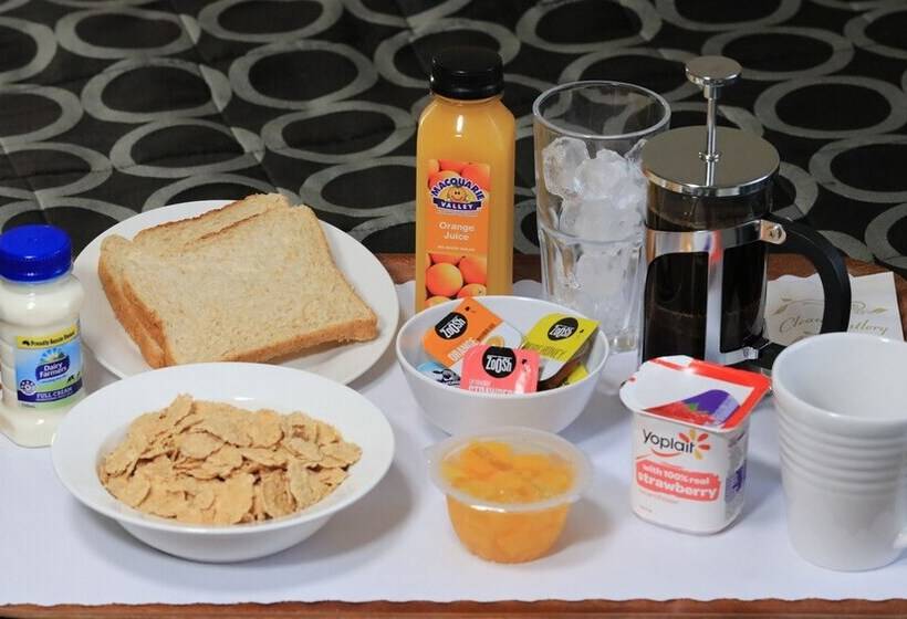 اتاق لوکس, Forest Lodge Motor Inn & Restaurant