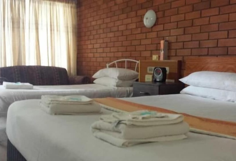 חדר סטנדרט לארבעה, Hilldrop Motor Inn