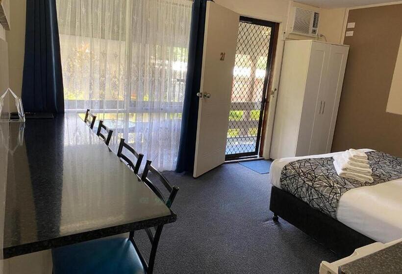 家庭间, Motel Kempsey